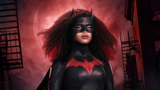 Our New Batwoman Makes a Bold Impression in the First Season 2 Photos<i></i><i></i><i></i><i></i>